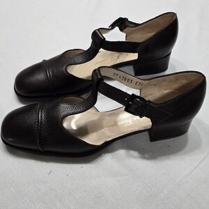 Vintage Salvatore Ferragamo T-strap Pebbled Brown Leather Heeled Shoes